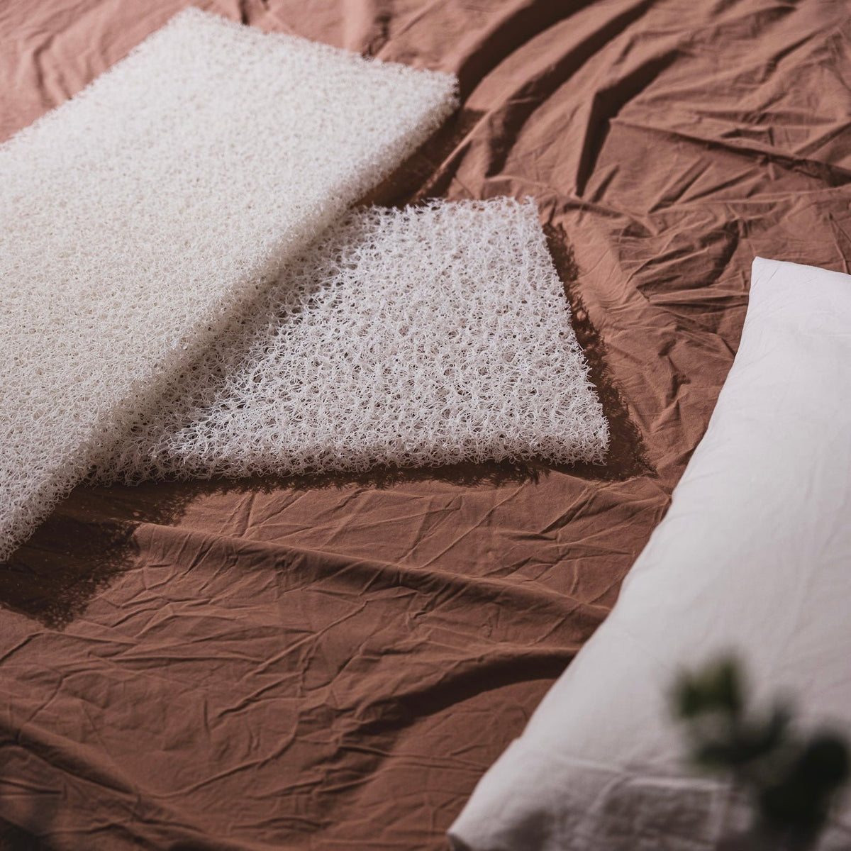 Detaljbild av Bed Corrector – slitstark och bekväm madrassförbättring